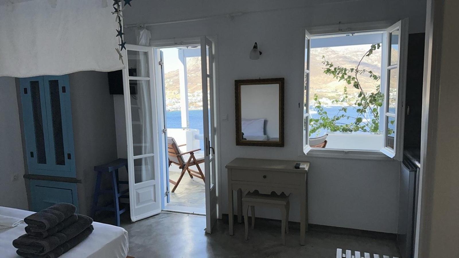 Amfitriti Serifos Livadi  Bagian luar foto