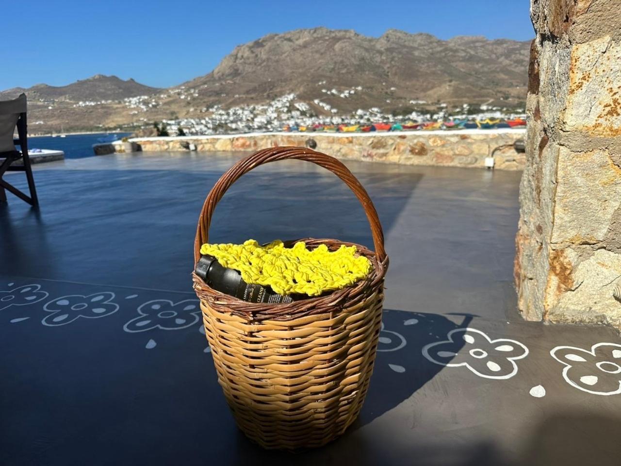 Amfitriti Serifos Livadi  Bagian luar foto