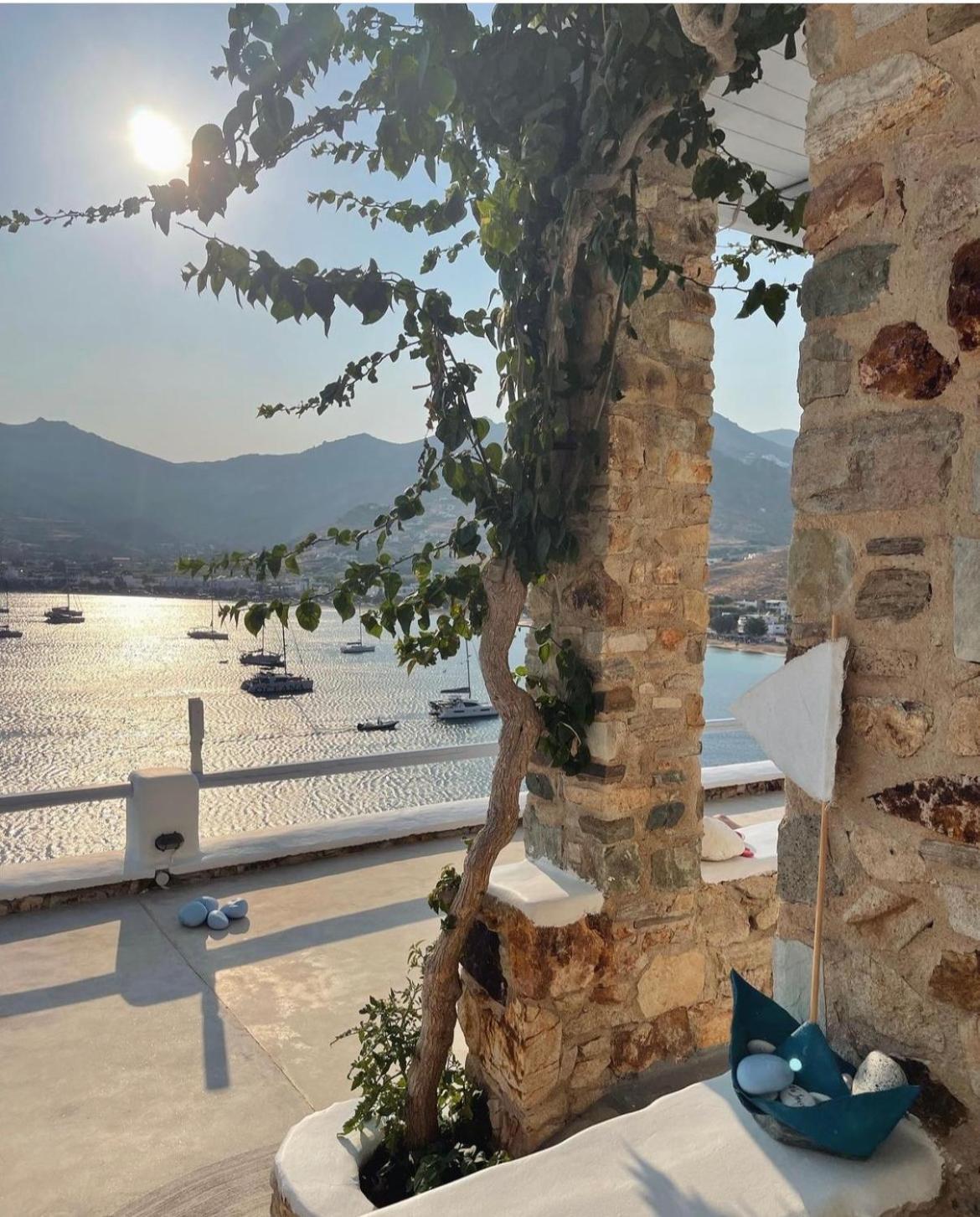 Amfitriti Serifos Livadi  Bagian luar foto