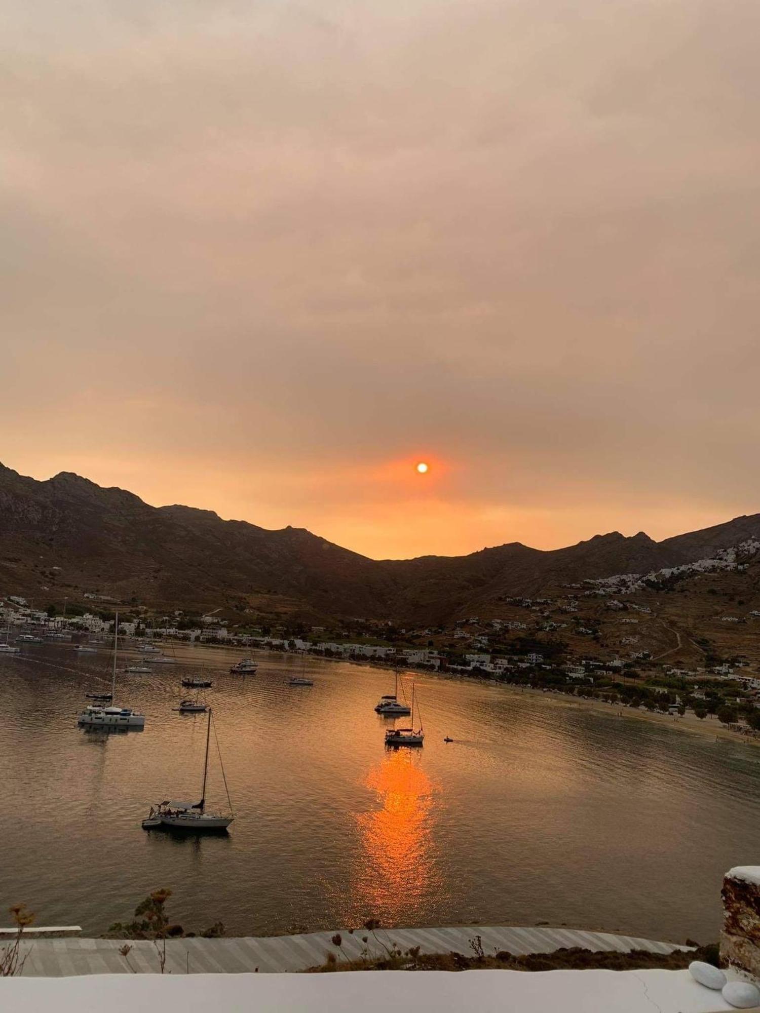 Amfitriti Serifos Livadi  Bagian luar foto