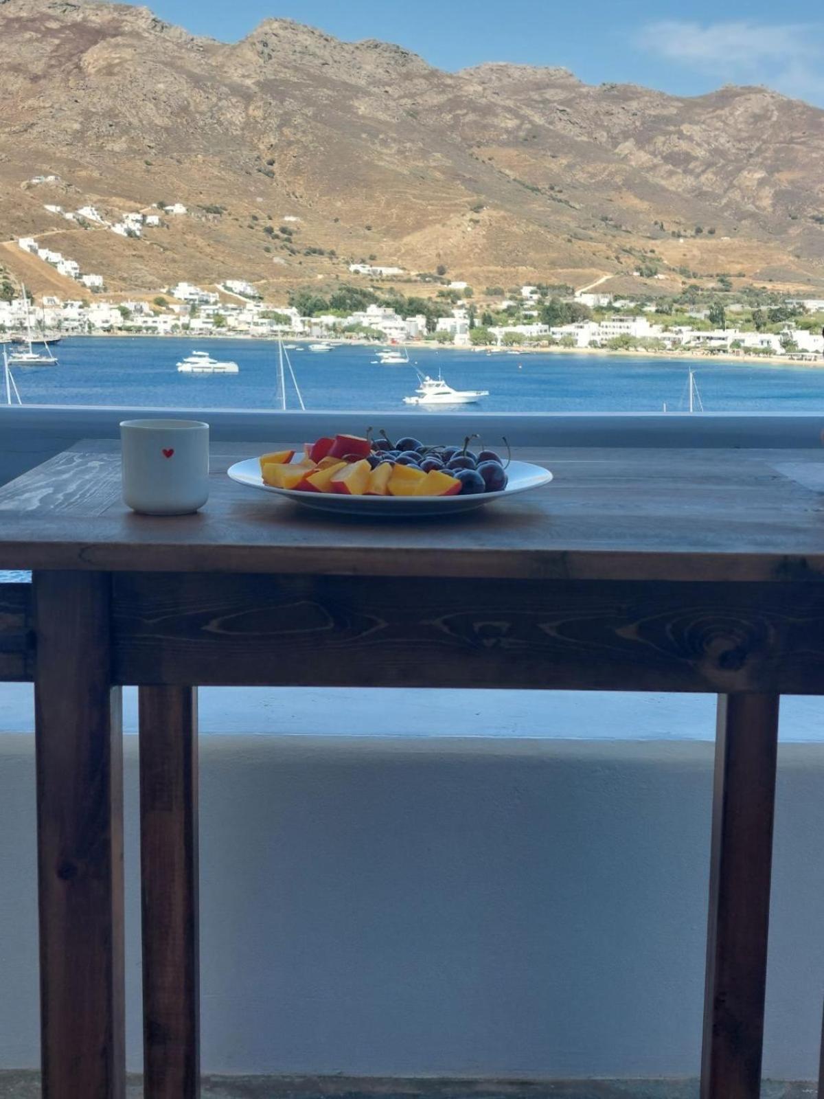 Amfitriti Serifos Livadi  Bagian luar foto