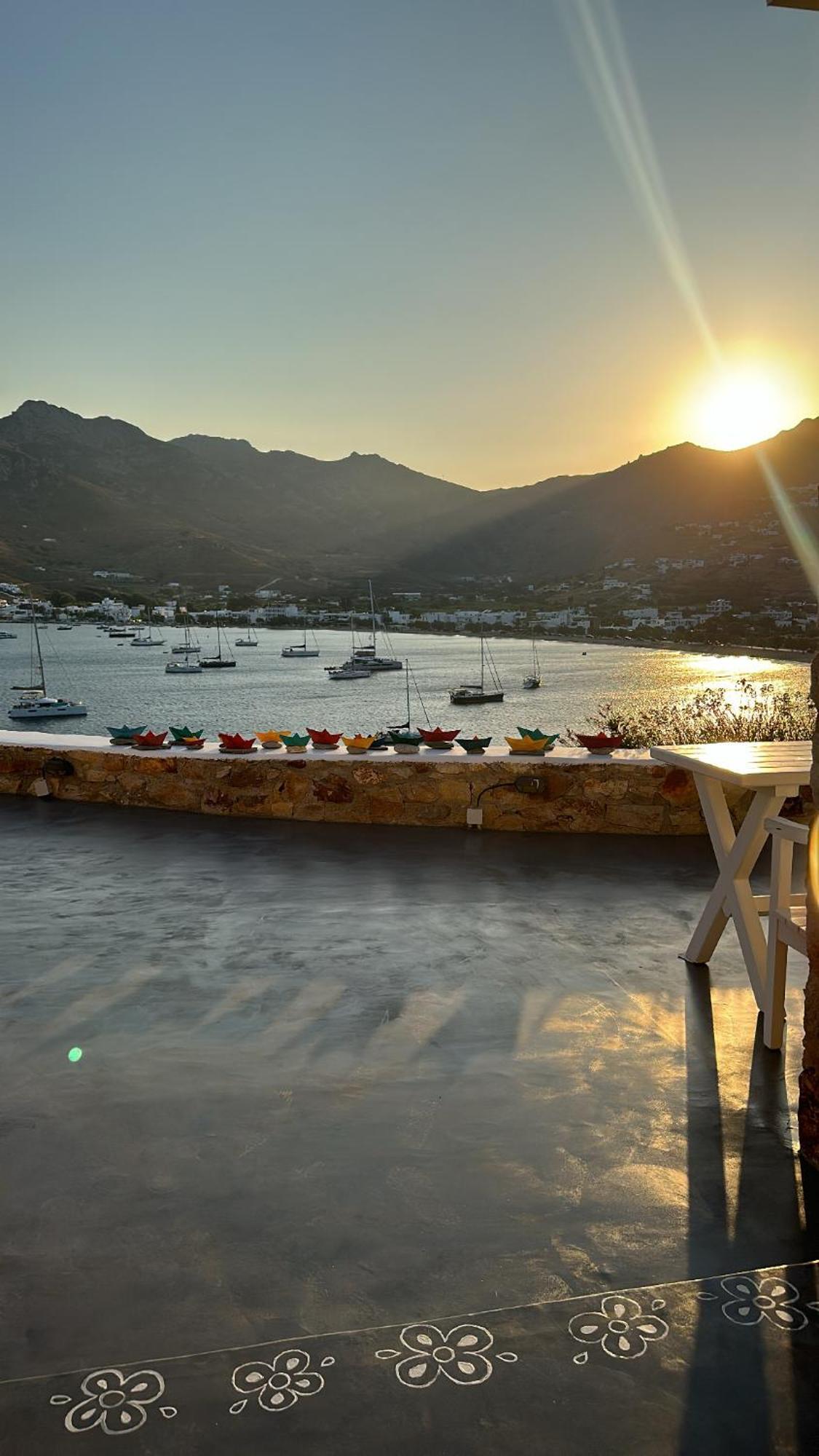 Amfitriti Serifos Livadi  Bagian luar foto