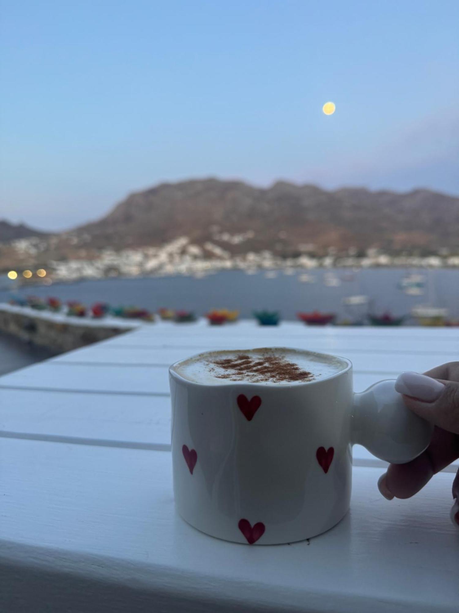 Amfitriti Serifos Livadi  Bagian luar foto
